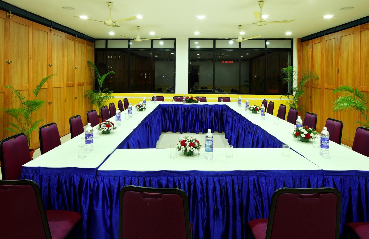 Hotel Green Dreams Kochi Exterior photo